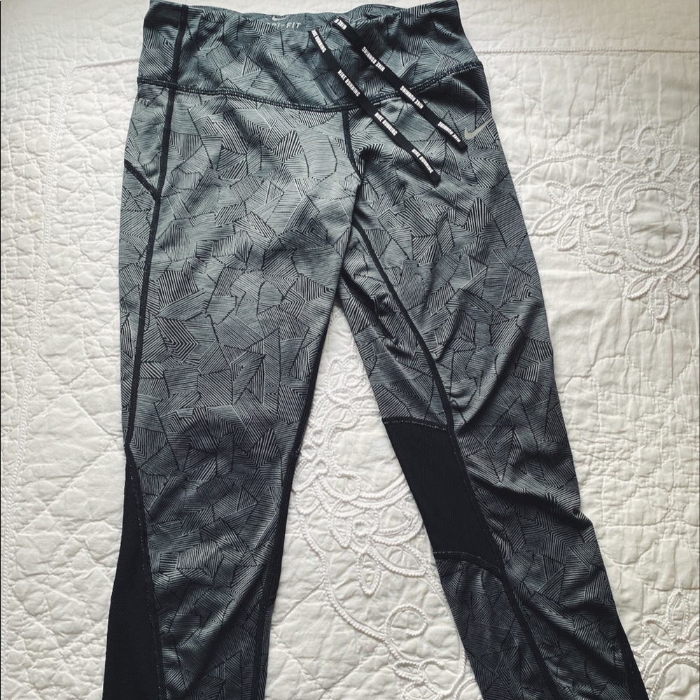 Nike Dri-Fit Leggings - Picture 3 of 3
